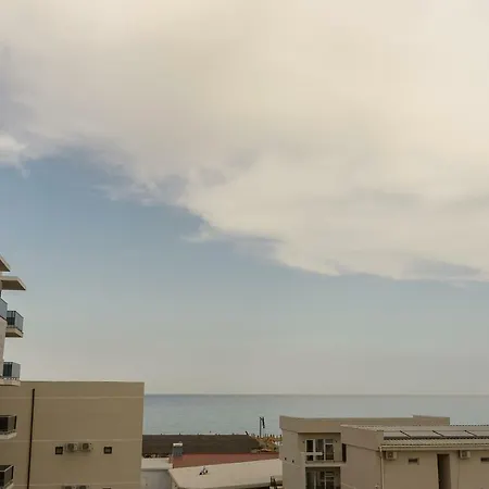 Sea View Holiday Apartament *